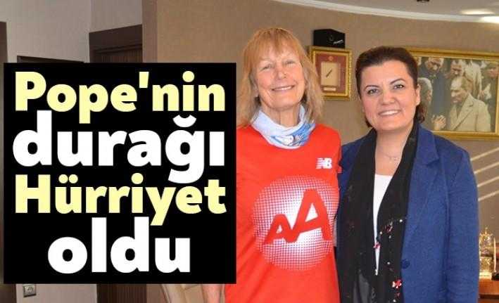 İngiltere’den Nepal’e yürüyen Rosie Swale Pope, İzmit Belediye Başkanı Hürriyet'e