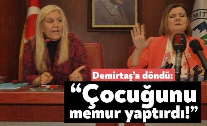 İzmit Belediye Başkanı Fatma Kaplan Hürriyet, mecliste yanında duran AKP’li