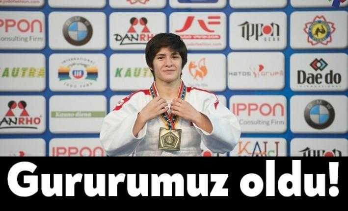 Judo’da milli gururum olan Tuğçe Beder, Tel Aviv’de düzenlenen turnuvada
