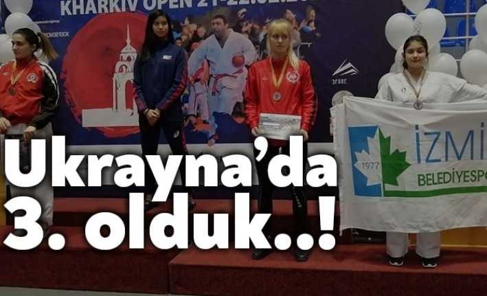 İzmit Belediyespor sporcuları İmran Burçe Telli, Melike Esma Kılıç, Serra