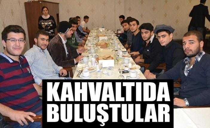 Ülkü Ocakları İl Başkanı İbrahim Özcan, Antikkapı’da düzenlediği kahvaltı ile