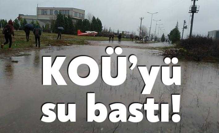 Kocaeli Üniversitesi öğrencileri yağmurlu havada patika yola mahkum kaldı. Su