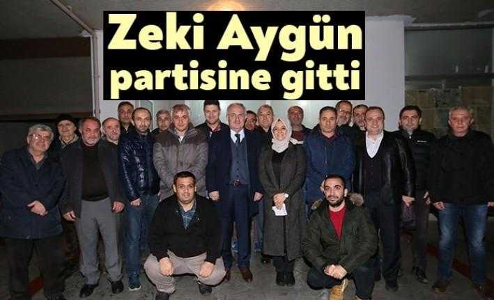 Derince Belediye Başkanı Zeki Aygün, partisi AKP’nin mahalle toplantısına katıldı