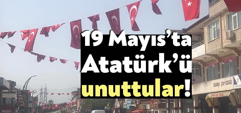 23 Nisan Ulusal Egemenlik ve Çocuk Bayramı’nda Kartepe’ye bayrak süslemesi