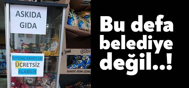 Kocaeli’nin İzmit ilçesinde CHP’li belediye tarafından başlatılan askıda gıda uygulaması