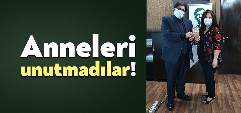 Gelecek Partisi Kocaeli İl Başkanı Ömer Faruk Başaran hazırladıkları kahvelerden