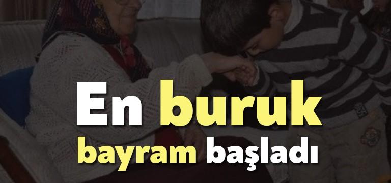 Müslümanların her bayram camide bayram namazıyla, bayrama başlangıç yapma