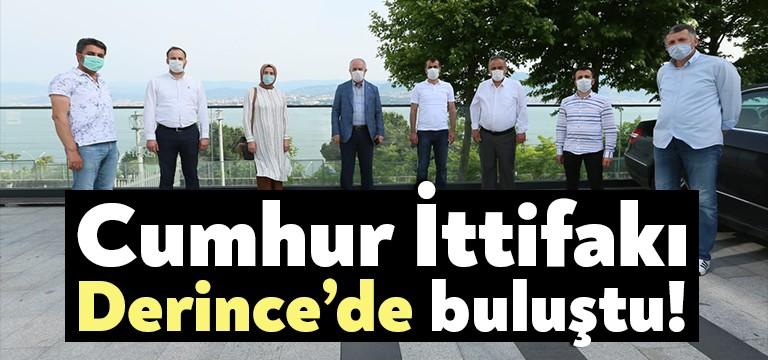 Derince Belediye Başkanı Zeki Aygün, Yelken Kafe’de gerçekleşen toplantıda AKP