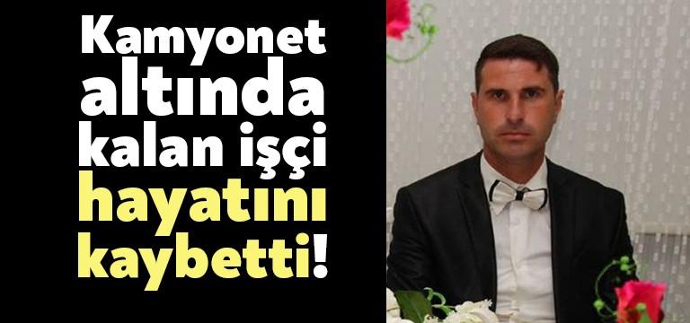 Gölcük Belediyesinin temizlik işçisi Adem Özmen, dün çöp kamyonunun arkasındayken