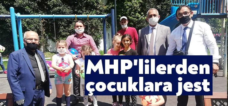 MHP İzmit İlçe Başkanvekili Mahir Demirayak, ilçe başkan yardımcıları Nurdoğan