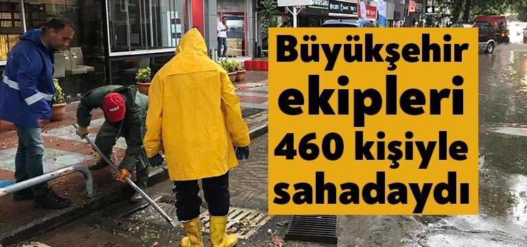 Kocaeli Büyükşehir Belediyesi ekipleri, kentte etkisini hissettiren sağanak yağışta olası