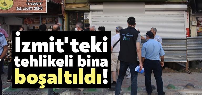 İzmit Belediyesi, Karabaş Mahallesi Hafız Binbaşı Caddesi’nde, içerisinde kimliği belirsiz
