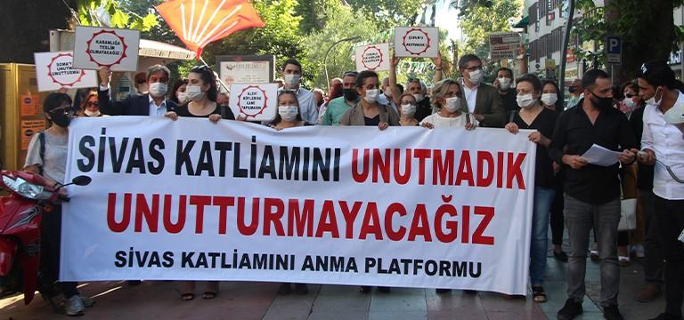 Aydın ve sanatçıların kaldığı Madımak Oteli’nin kuşatılarak ateşe verilmesi sonucu