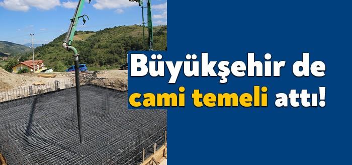 İzmit Belediyesi önceki gün Ambarcı köyündeki caminin temelini atmıştı. Şimdi