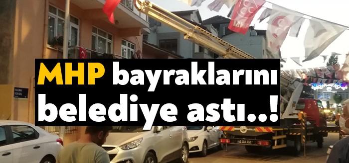 Yarın gerçekleştirilecek MHP Derince İlçe Kongresi öncesinde parti bayraklarını Derince