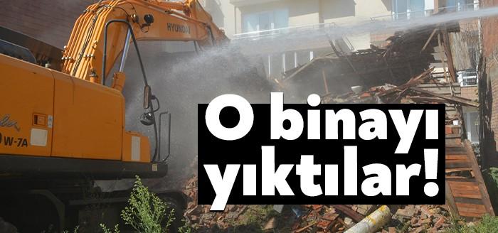 İzmit Belediyesi, Kadıköy Mahallesi’nde kullanılmayan ve tehlike oluşturan tek katlı