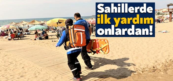 Kocaeli Büyükşehir Belediyesi sahillerde boğulma tehlikesi yaşayan ve fenalaşan vatandaşlara
