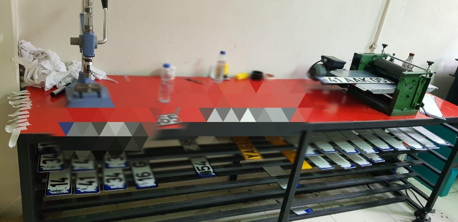 Kocaeli son dakika: Sahte plaka üretim tesisine BASKIN ...