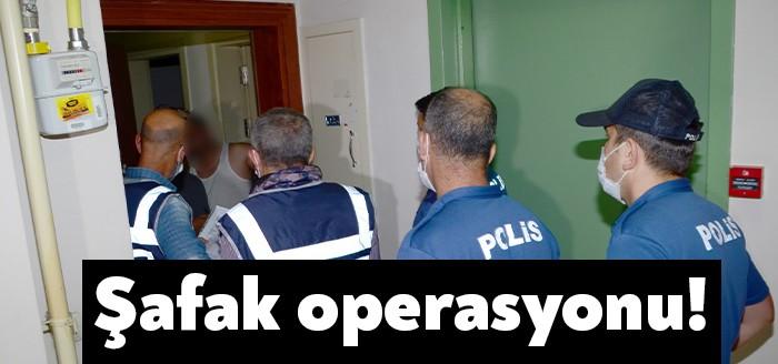 Kocaeli Emniyet Müdürlüğü ekipleri tarafından haklarında çeşitli suçlardan aranması bulunan