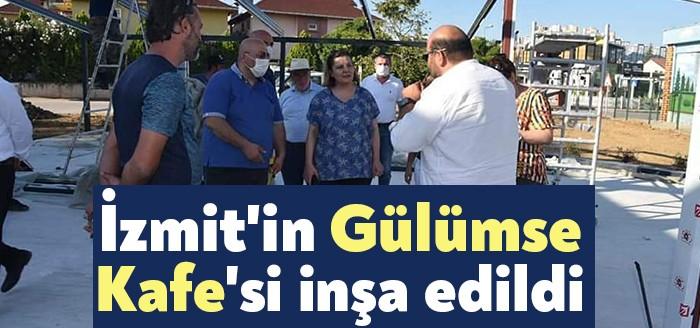 İzmit Belediyesi'nin Yahya Kaptan Mahallesi'nde inşa ettirdiği Gülümse Kafe'nin inşaatında