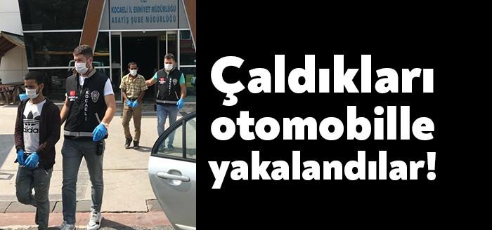 Gölcük ilçesinde park halindeki bir otomobili çaldıkları öne sürülen 2