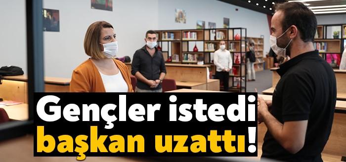 İzmit Belediyesi Kütüphanesinin dün gerçekleştirilen tanıtım töreninin ardından, kütüphanenin kapanış