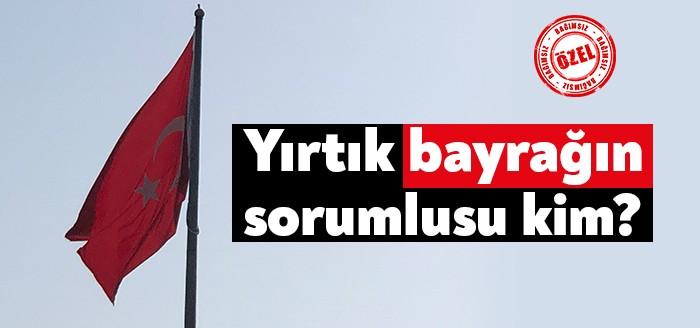 İzmit sahilinde yer alan dev bayrak yine yırtıldı. Günlerdir yırtık