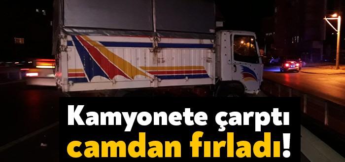 Körfez D-100 Karayolunda otomobille çarpıştıktan sonra bariyerlere giren kamyonetin sürücüsü