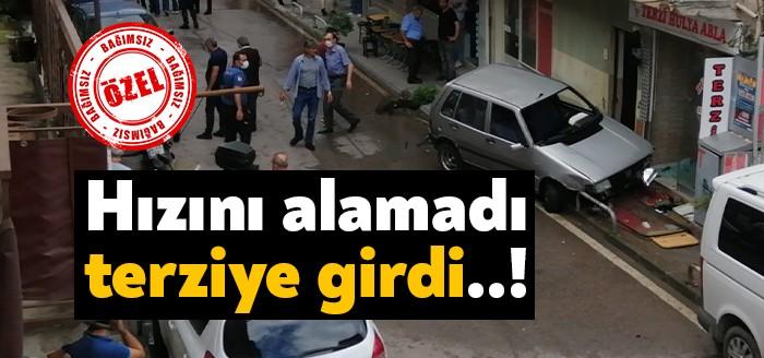 Kocaeli'nin İzmit ilçesinde hızını alamayan bir araç sürücüsü yol kenarında