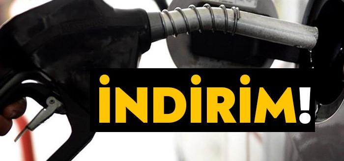 Akaryakıt fiyatlarında indirime gidildi. Bu gece yarısından itibaren geçerli olmak