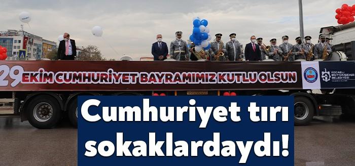29 Ekim konulu marşların çalındığı gezici tır ile kentin birçok
