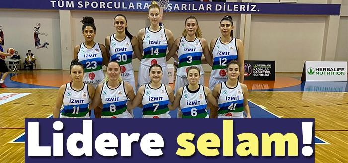 İzmit Belediyespor lider oldu