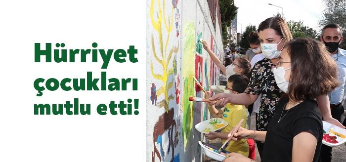 İzmit’in duvarlarındaki donuk ve soğuk görüntü yerine renkli görüntüler yer