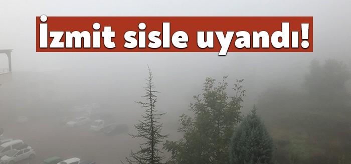 Kocaeli İzmit’te bugün sabah saatlerinde yoğun sis görüldü. Görüş mesafesi