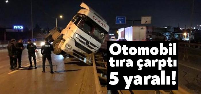 Kocaeli'nin Başiskele ilçesinde, sürücüsünün kontrolünden çıkan konteyner yüklü TIR, bariyerlere