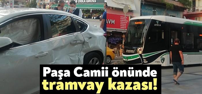 Mehmet Ali Paşa Camii mevkiinde tramvay bir araca çarptı. Kaza