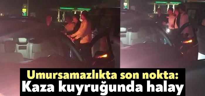 Kocaeli'nin Körfez ilçesinde, iki otomobilin çarpışması nedeniyle yol ulaşıma kapandı. Yolda