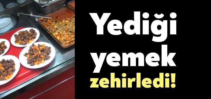 Kocaeli Büyükşehir Belediyesi Şehirlerarası Otobüs Terminali'nde yemek yiyen bir vatandaş
