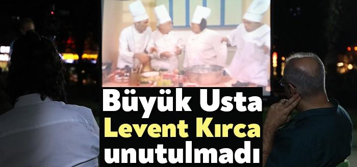 Türk tiyatrosuna gönül vermiş usta oyuncu, yazar ve yönetmen Levent