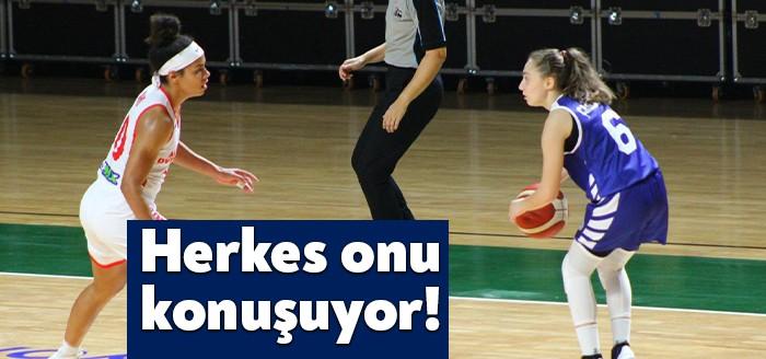 İzmit Belediyespor formasını terleten ve Kadınlar Basketbol Süper Ligi ile