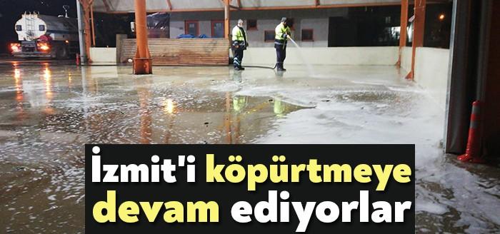 İzmit Belediyesi Temizlik İşleri Müdürlüğü ekipleri kentin dört bir tarafında