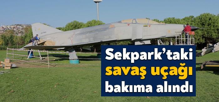 Kocaeli Büyükşehir Belediyesi Seka Park’ta bulunan F4 savaş uçağını bakıma