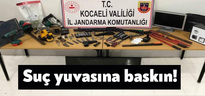 Kocaeli İl Jandarma Komutanlığı ekipleri tarafından Gebze'de bulunan bir eve