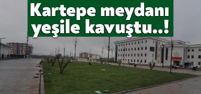 Kocaeli Büyükşehir Belediyesi, Kartepe Kent Meydanı’nda çevre düzenlemesi yapıyor.