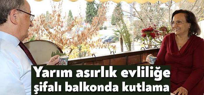 Ümmü Gülsüm Uzer ve Tuncay Uzer çifti yarım asırlık evliliklerini