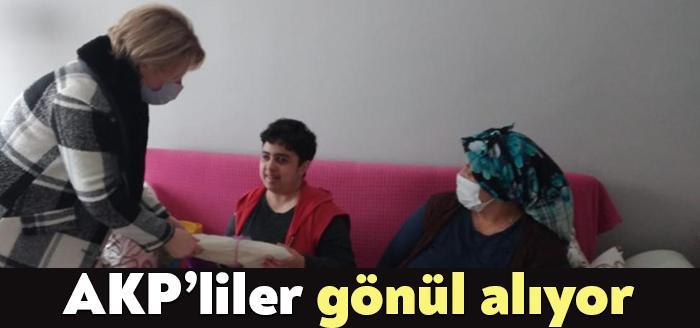 AKP Kocaeli İl Kadın Kolları Başkanı Yasemin Özdemir ve yöneticileri,