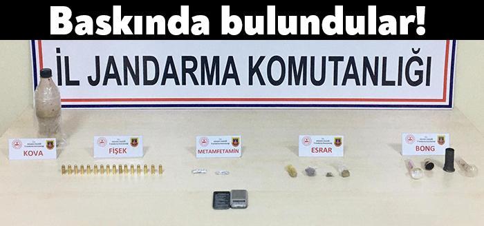 İzmit Akpınar Mahallesinde bulunan bir eve Jandarma tarafından düzenlenen operasyon