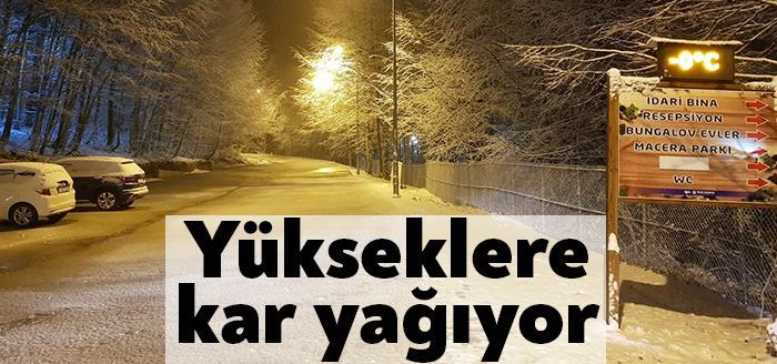 Kocaeli’de uzun süredir beklenen kar geldi. Kentin yüksek kesimleri beyaza