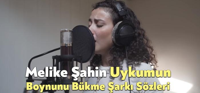 Melike Şahin Uykumun Boynunu Bükme Sözleri dinleyiciler tarafından merak ediliyor.