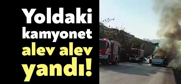 İzmit Alikahya Mahallesinde seyir halindeyken alev alan bir kamyonette çıkan